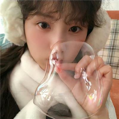他很怪，他是我爸爸